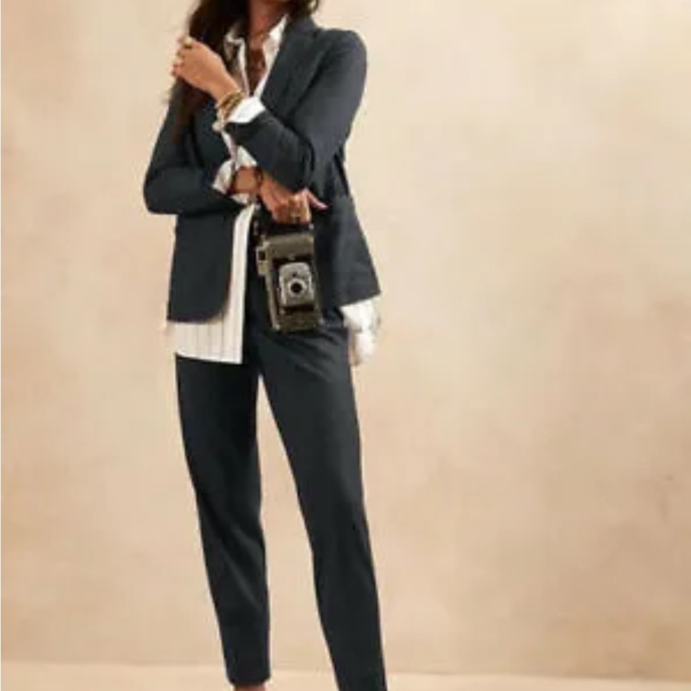 Banana Republic  Pleat Wool Pant   #773658  NWT $120  Size 14 Long Charcoal Grey